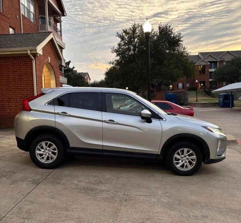 2019 Mitsubishi Eclipse Cross - Image 2 of 15