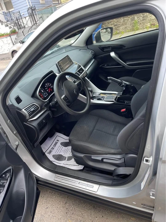 2019 Mitsubishi Eclipse Cross - Image 9 of 15