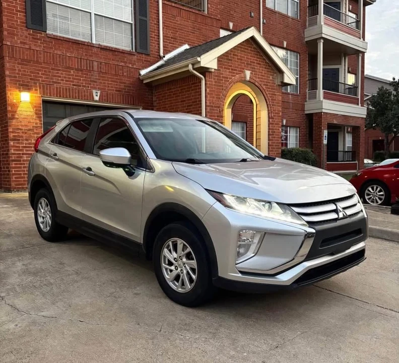 2019 Mitsubishi Eclipse Cross - Image 3 of 15