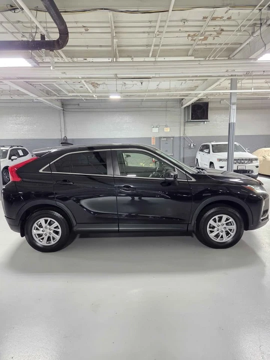 2019 Mitsubishi Eclipse Cross - Image 2 of 13