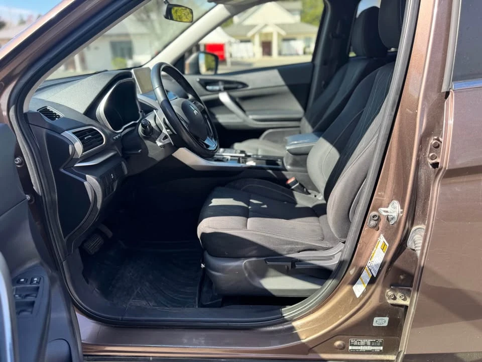 2019 Mitsubishi Eclipse Cross - Image 9 of 15