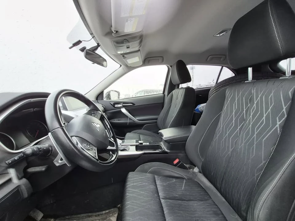 2019 Mitsubishi Eclipse Cross - Image 8 of 14