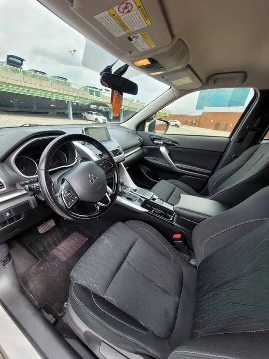 2019 Mitsubishi Eclipse Cross - Image 10 of 16