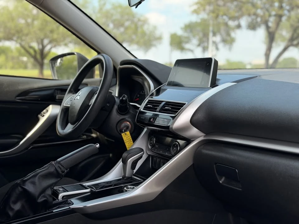 2019 Mitsubishi Eclipse Cross - Image 11 of 19