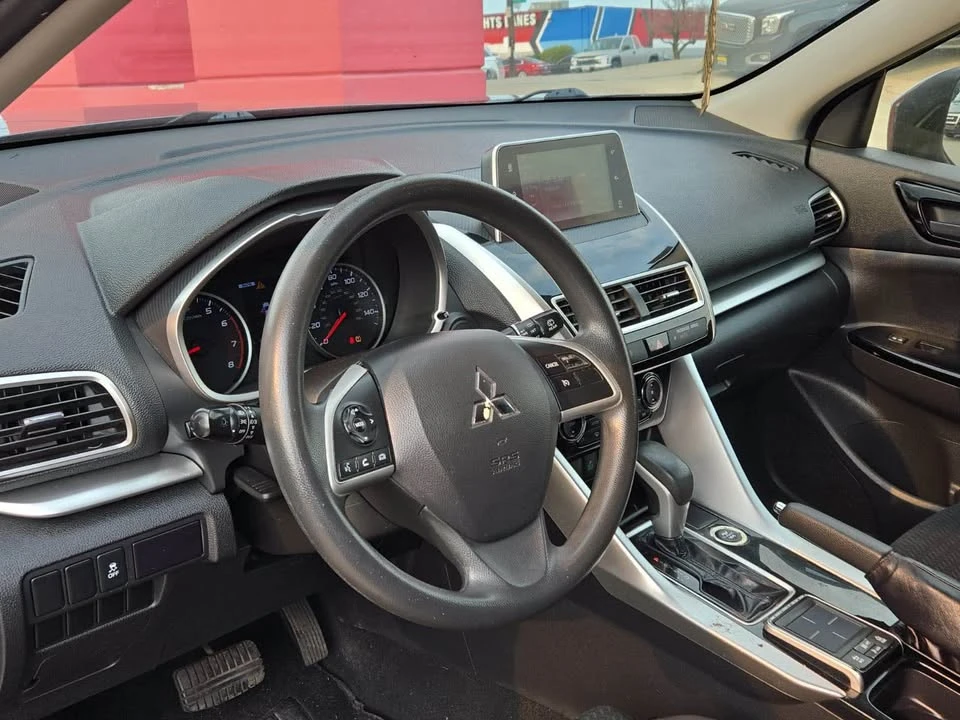 2019 Mitsubishi Eclipse Cross - Image 9 of 15