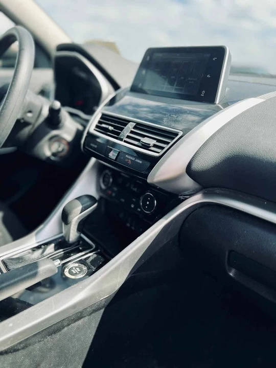 2019 Mitsubishi Eclipse Cross - Image 2 of 12