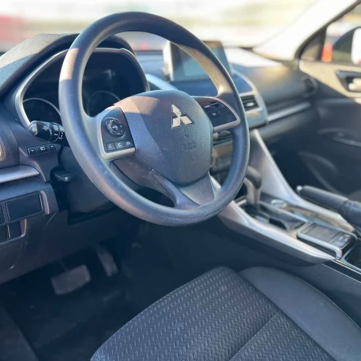 2019 Mitsubishi Eclipse Cross - Image 4 of 8