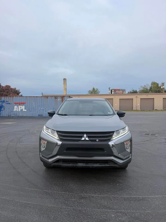 2019 Mitsubishi Eclipse Cross - Image 2 of 17