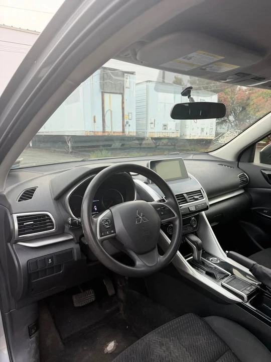 2019 Mitsubishi Eclipse Cross - Image 11 of 17