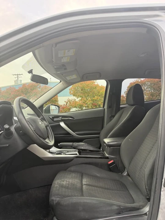 2019 Mitsubishi Eclipse Cross - Image 10 of 17