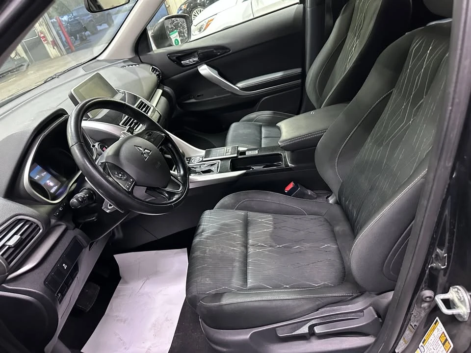 2019 Mitsubishi Eclipse Cross - Image 8 of 17
