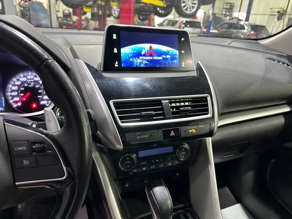 2019 Mitsubishi Eclipse Cross - Image 13 of 17