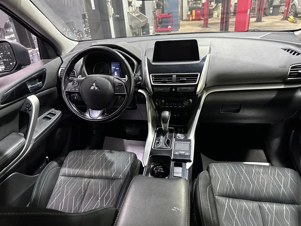 2019 Mitsubishi Eclipse Cross - Image 9 of 17