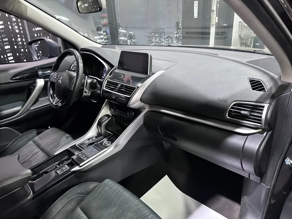 2019 Mitsubishi Eclipse Cross - Image 10 of 17