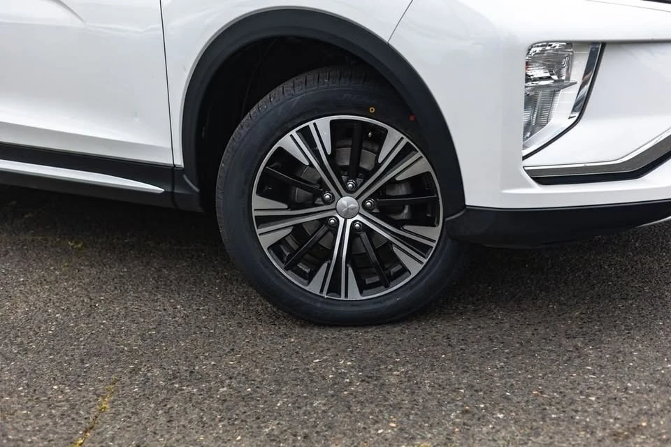 2019 Mitsubishi Eclipse Cross - Image 4 of 20