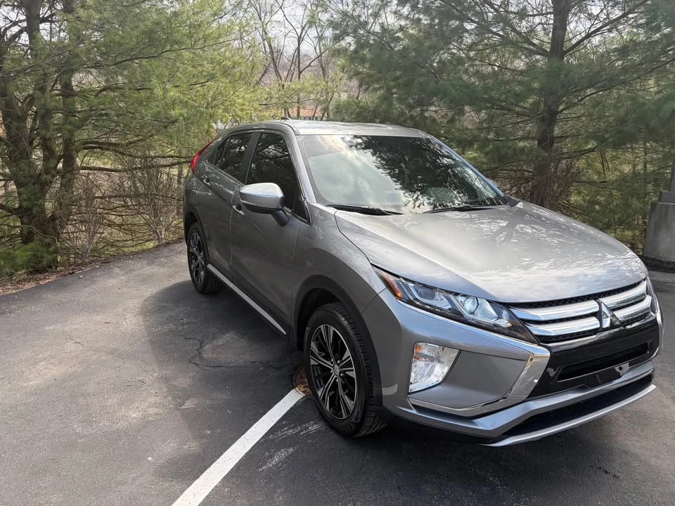2019 Mitsubishi Eclipse Cross - Image 2 of 15