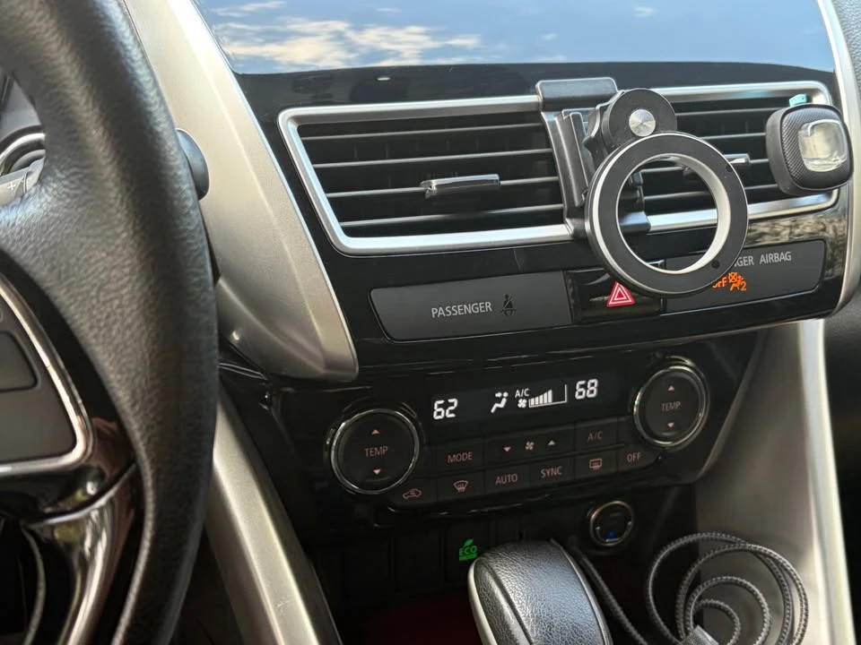 2019 Mitsubishi Eclipse Cross - Image 13 of 15