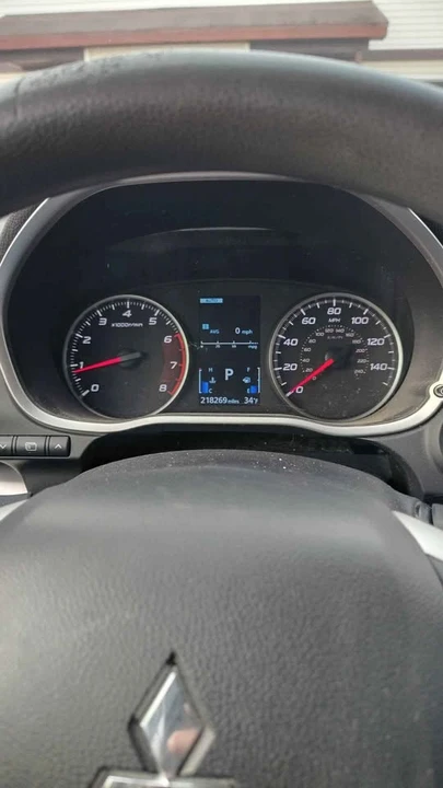 2019 Mitsubishi Eclipse Cross - Image 9 of 19