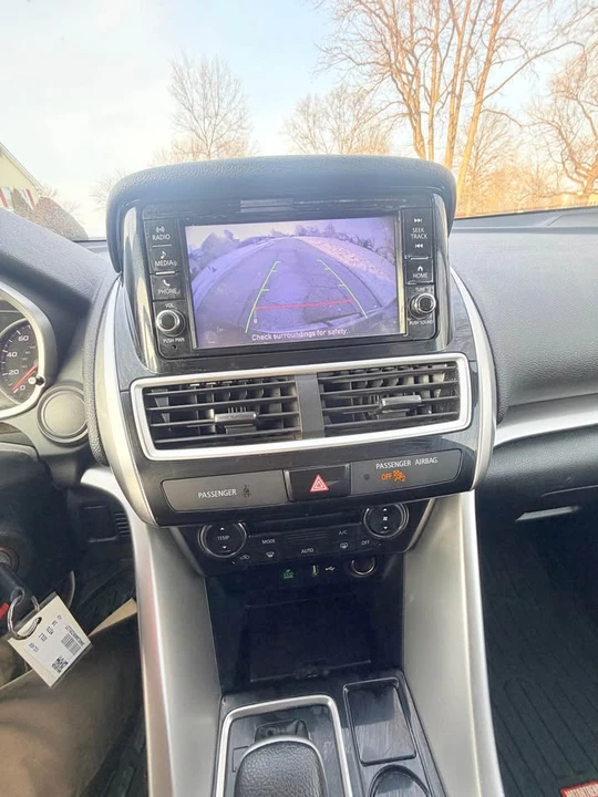 2019 Mitsubishi Eclipse Cross - Image 11 of 18