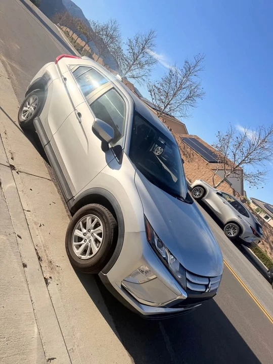 2019 Mitsubishi Eclipse Cross - Image 2 of 11