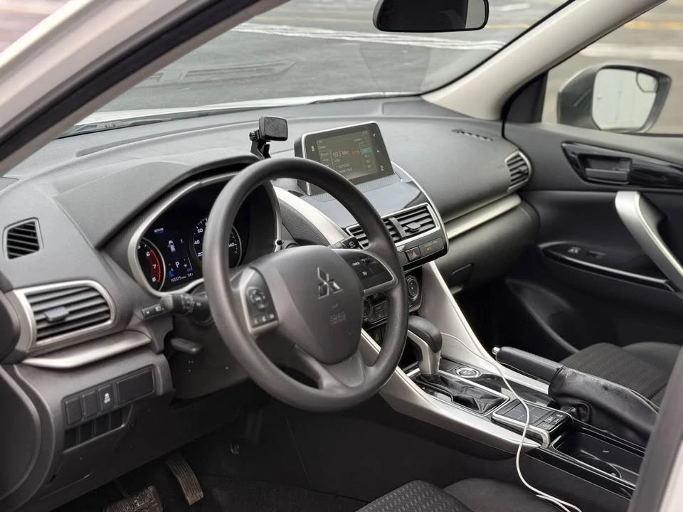 2019 Mitsubishi Eclipse Cross - Image 11 of 19