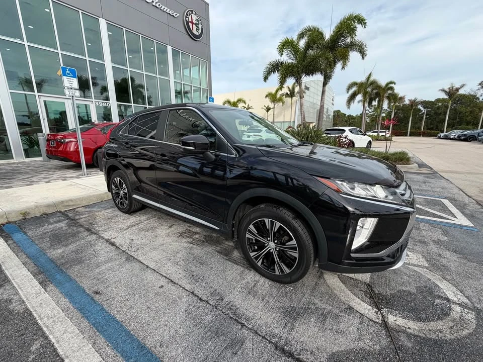 2019 Mitsubishi Eclipse Cross - Image 2 of 10