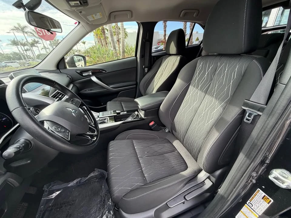 2019 Mitsubishi Eclipse Cross - Image 8 of 10