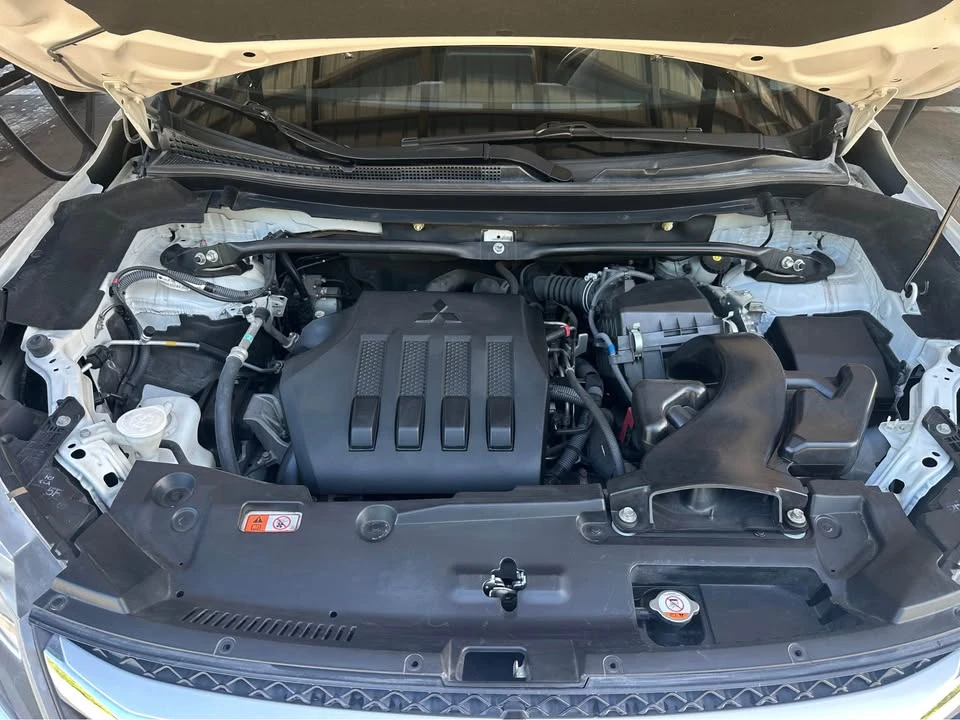 2019 Mitsubishi Eclipse Cross - Image 9 of 16