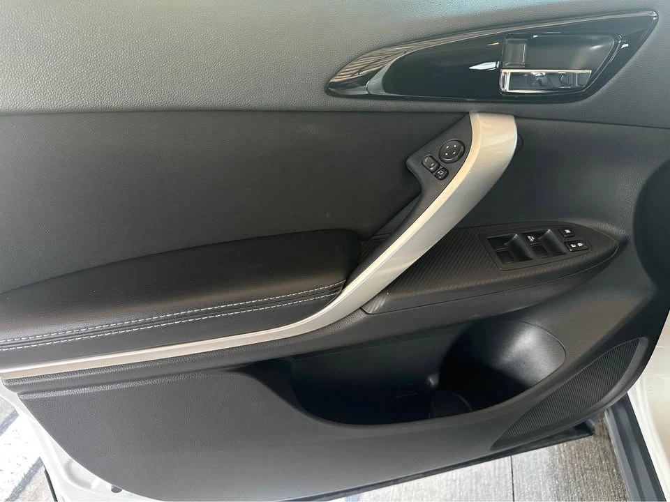 2019 Mitsubishi Eclipse Cross - Image 13 of 16