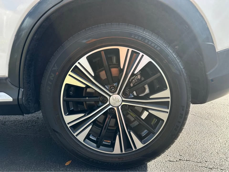 2019 Mitsubishi Eclipse Cross - Image 8 of 16