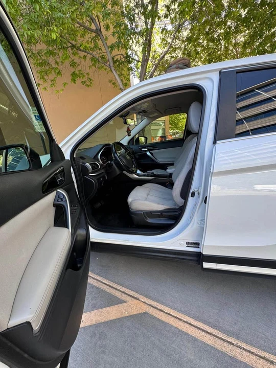2019 Mitsubishi Eclipse Cross - Image 8 of 14