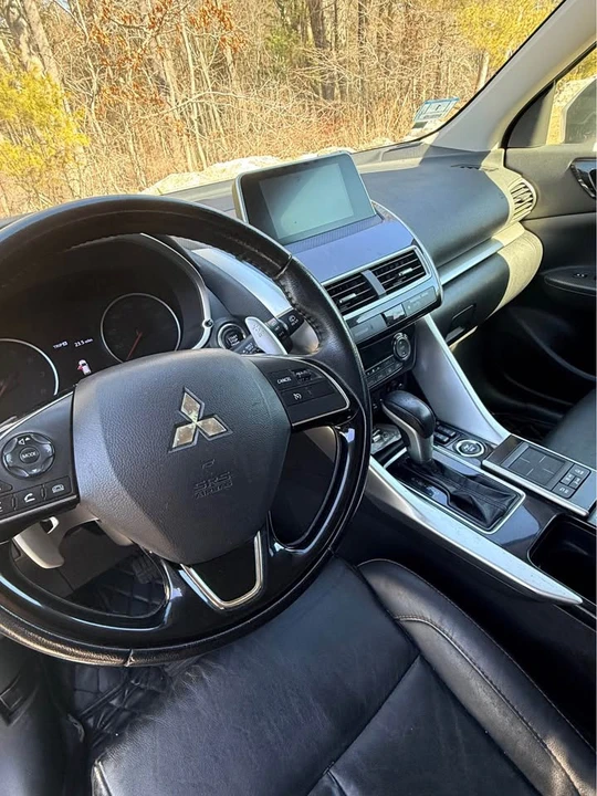 2019 Mitsubishi Eclipse Cross - Image 7 of 9