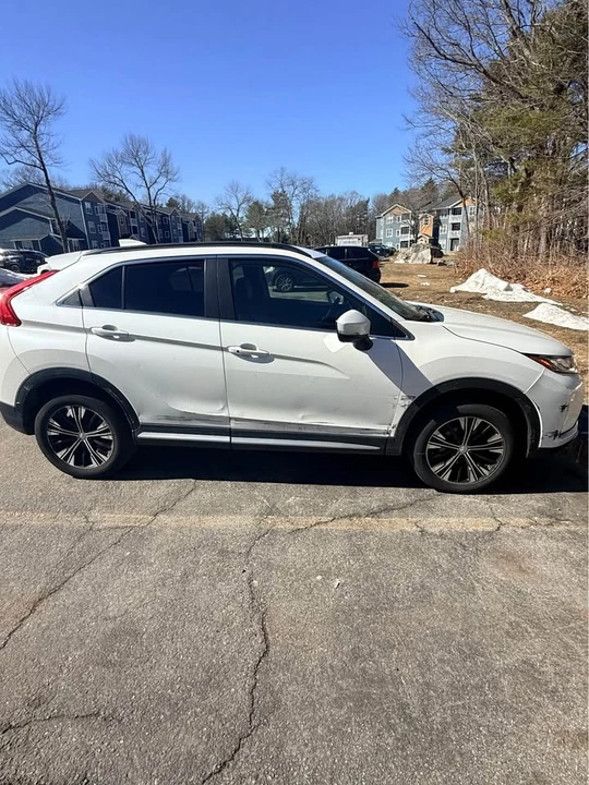 2019 Mitsubishi Eclipse Cross - Image 2 of 9