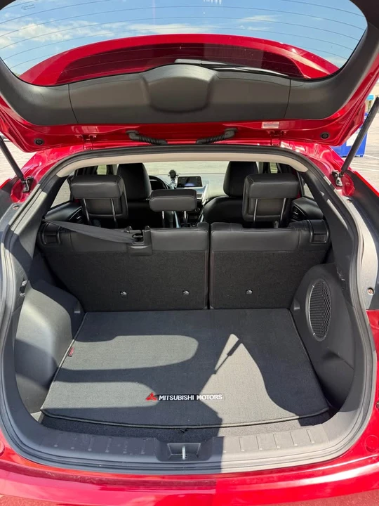 2019 Mitsubishi Eclipse Cross - Image 8 of 17