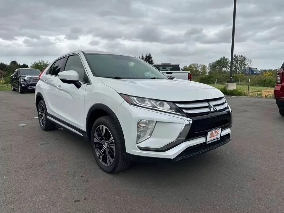 2019 Mitsubishi Eclipse Cross - Image 2 of 17