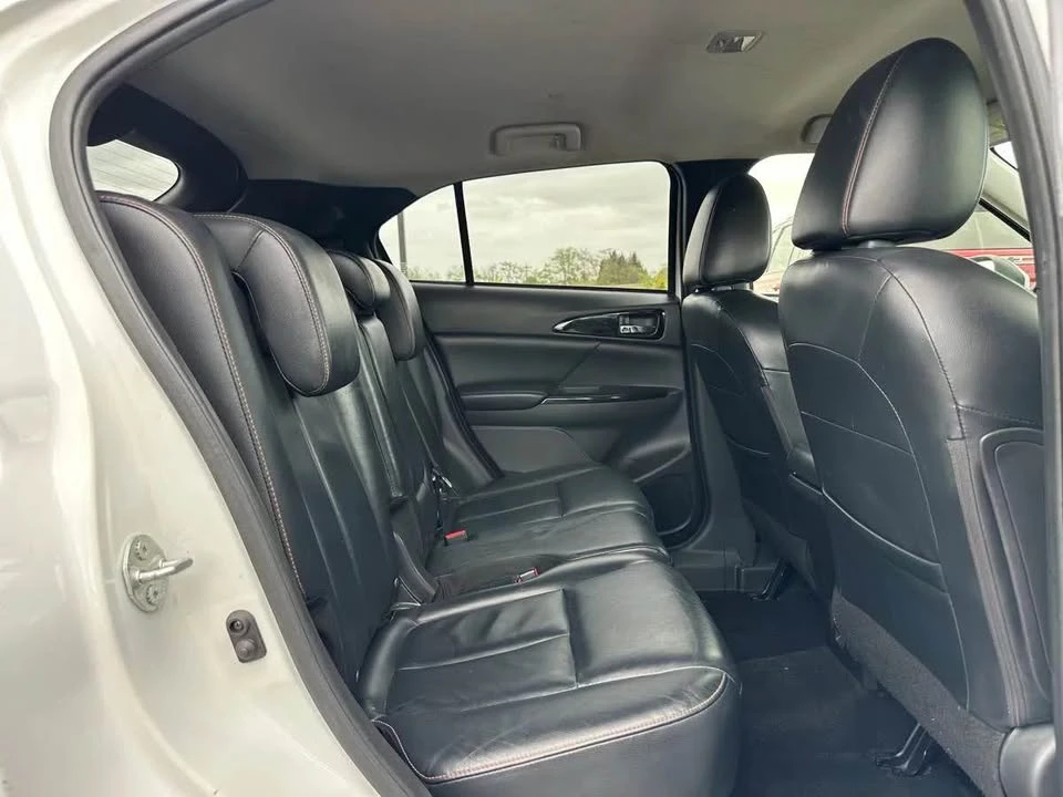 2019 Mitsubishi Eclipse Cross - Image 11 of 17