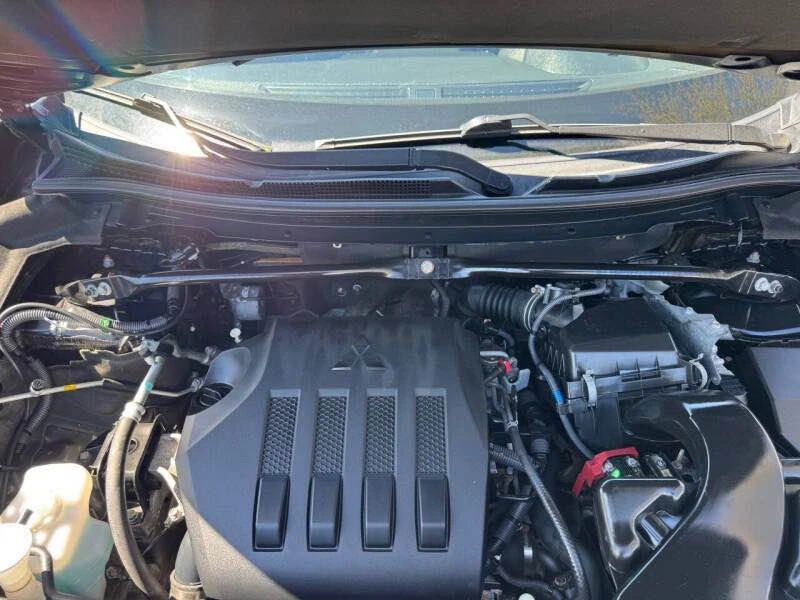 2019 Mitsubishi Eclipse Cross - Image 4 of 19