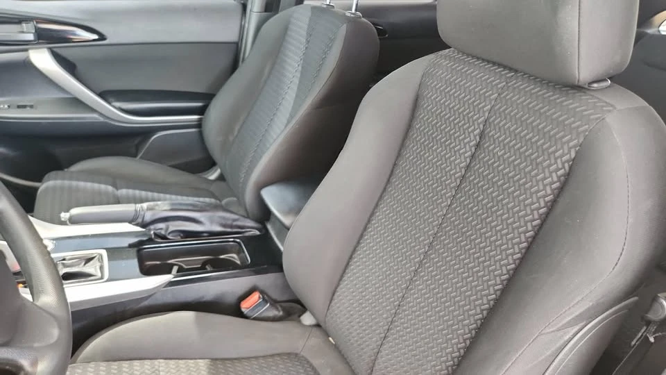 2019 Mitsubishi Eclipse Cross - Image 10 of 20