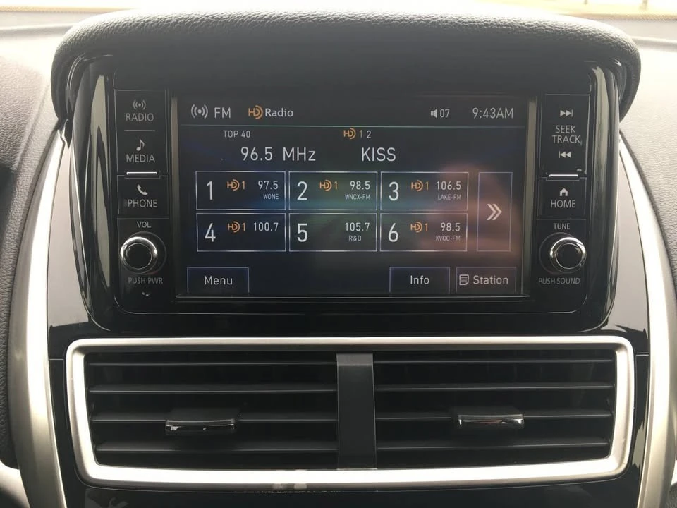 2019 Mitsubishi Eclipse Cross - Image 15 of 17