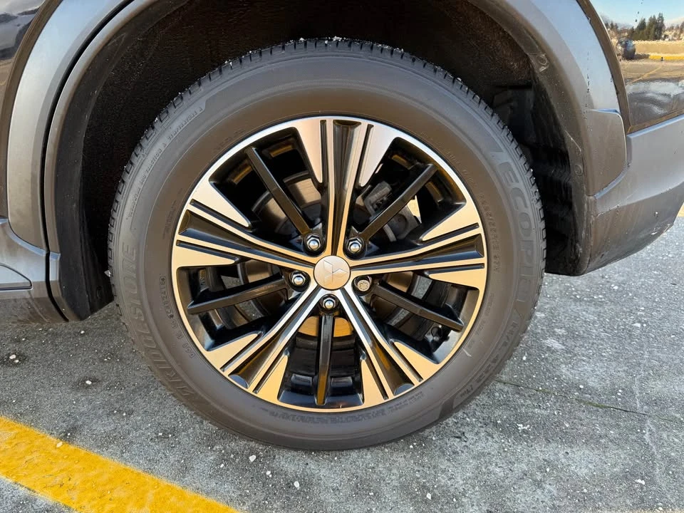 2019 Mitsubishi Eclipse Cross - Image 5 of 16