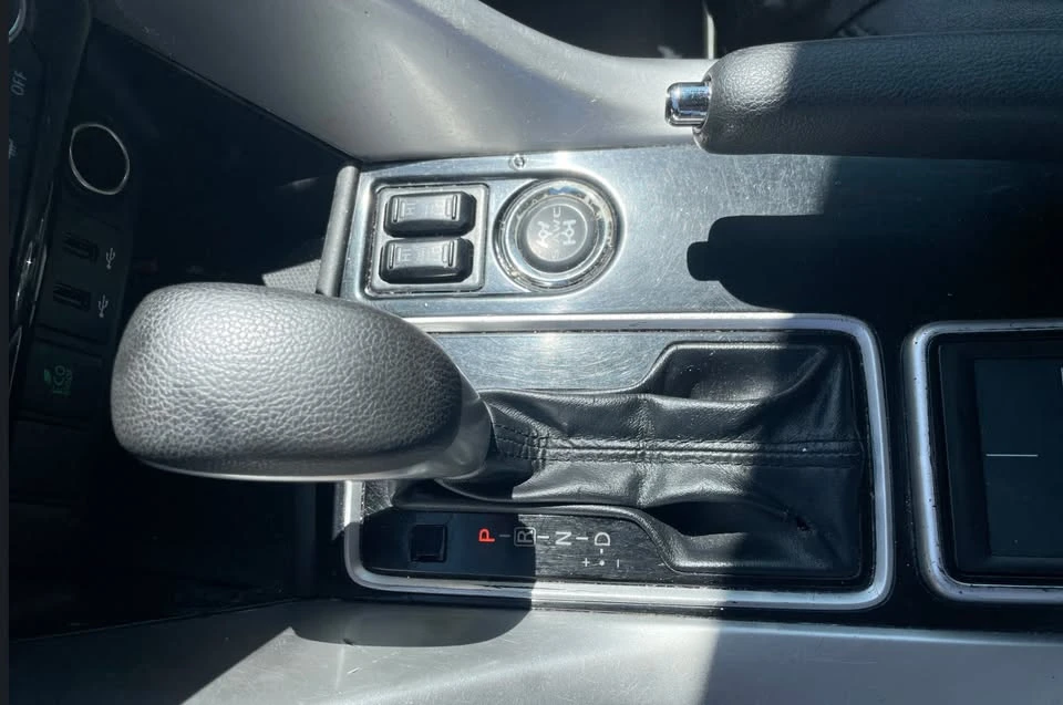 2019 Mitsubishi Eclipse Cross - Image 9 of 10