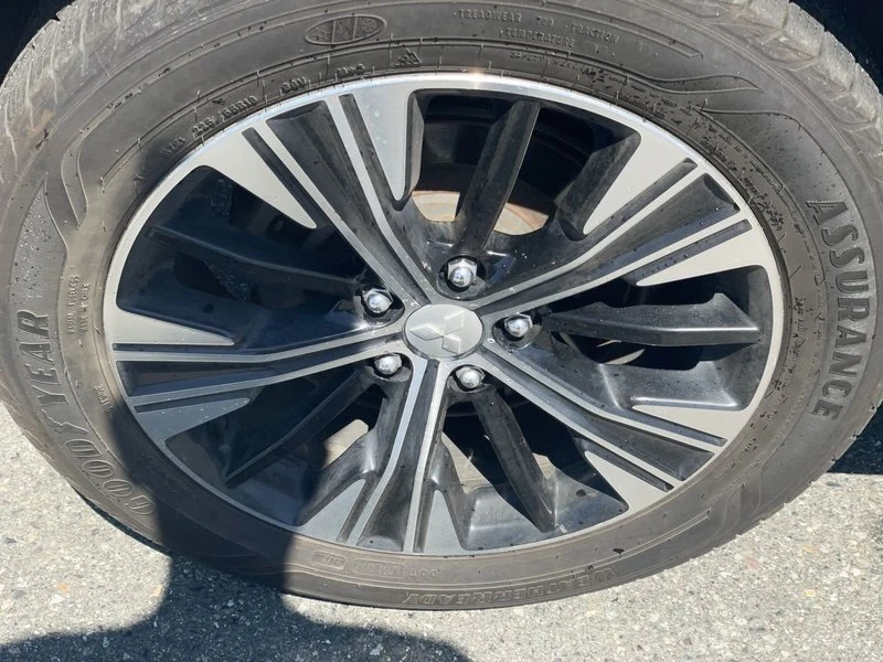 2019 Mitsubishi Eclipse Cross - Image 9 of 20