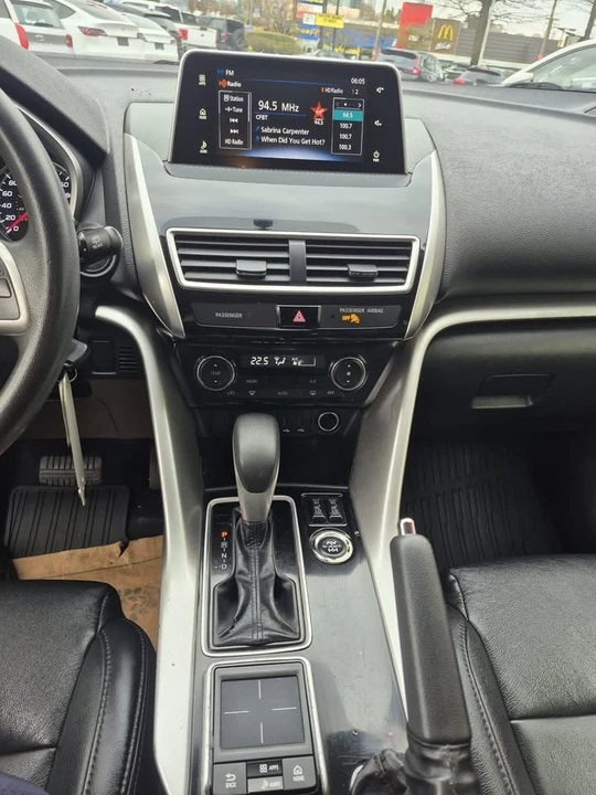 2019 Mitsubishi Eclipse Cross - Image 10 of 16