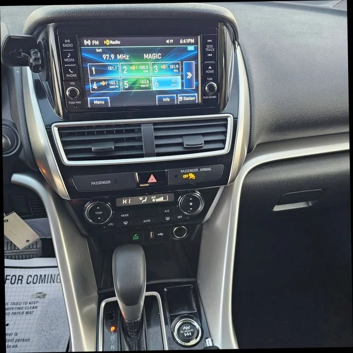 2019 Mitsubishi Eclipse Cross - Image 11 of 16