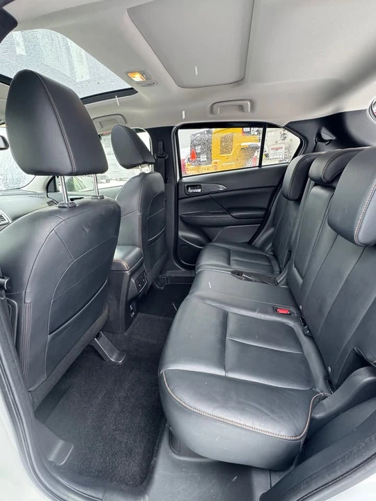 2019 Mitsubishi Eclipse Cross - Image 9 of 19