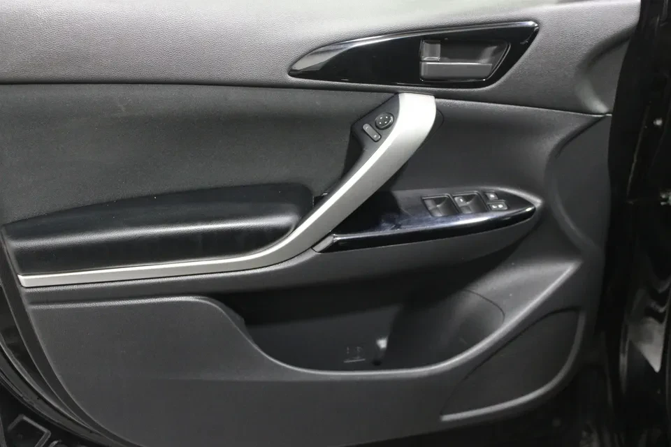 2019 Mitsubishi Eclipse Cross - Image 3 of 20