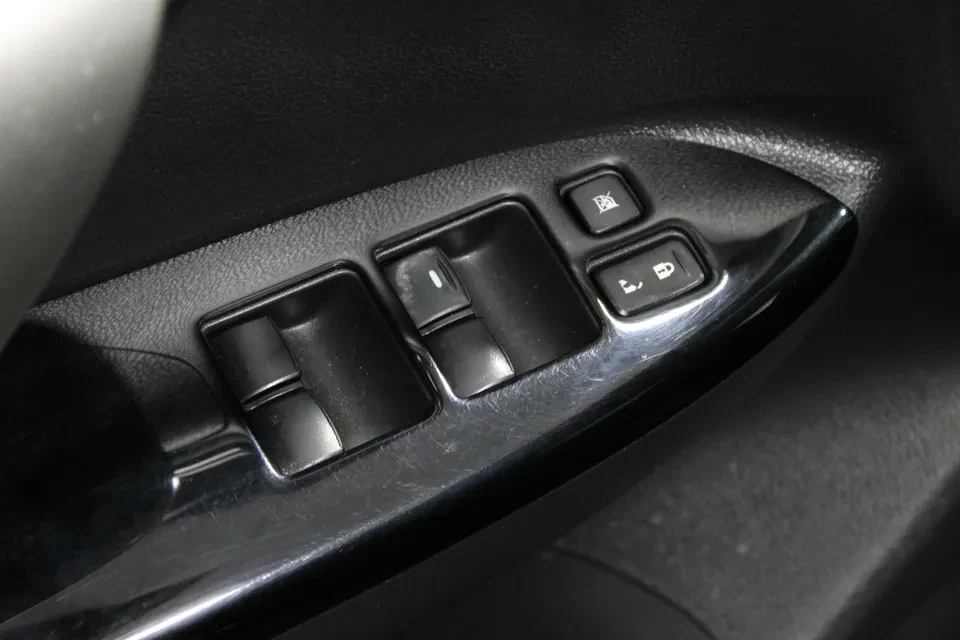 2019 Mitsubishi Eclipse Cross - Image 4 of 20