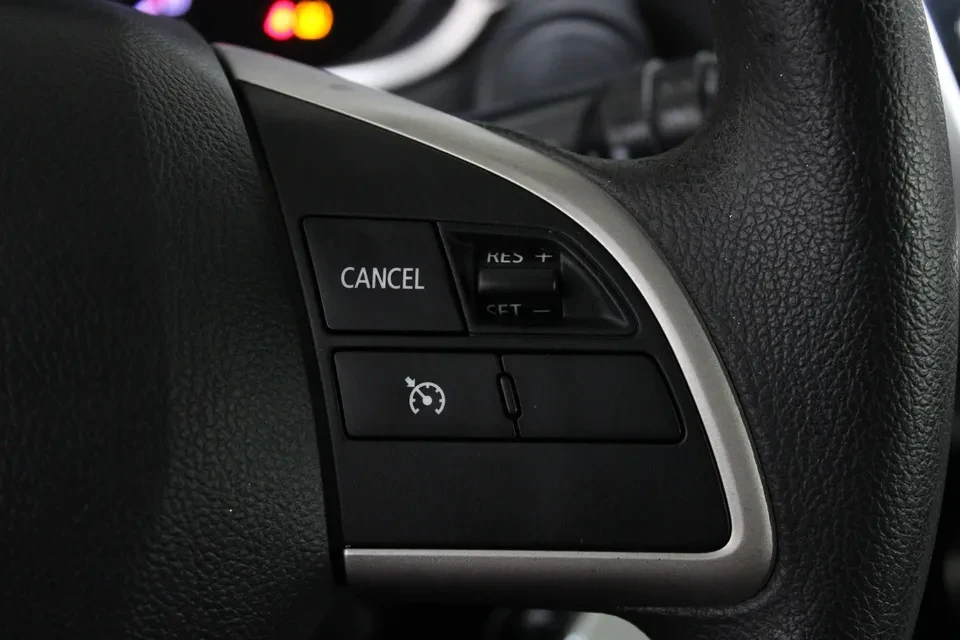 2019 Mitsubishi Eclipse Cross - Image 9 of 20
