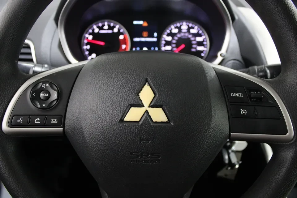 2019 Mitsubishi Eclipse Cross - Image 7 of 20