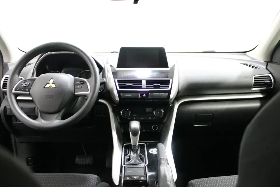 2019 Mitsubishi Eclipse Cross - Image 2 of 20